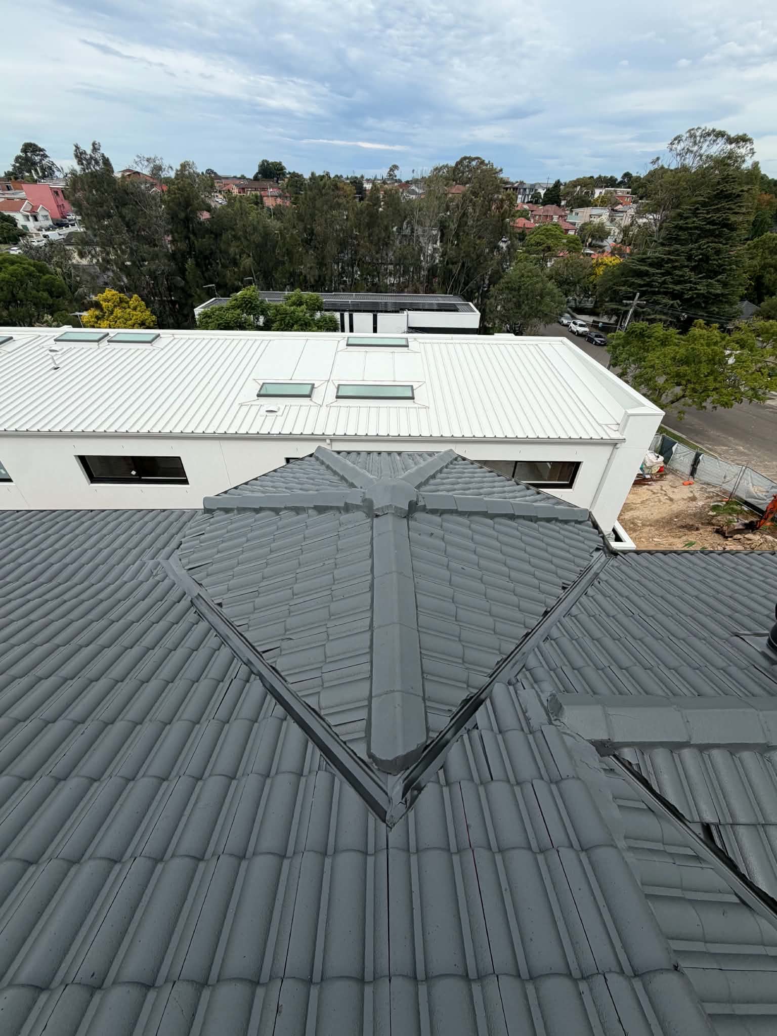 Charcoal roof after a full Cruzado restoration